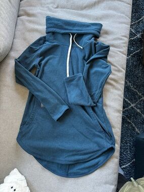 Women's Deso Longline Funnel Neck Pullover in Teal Blue